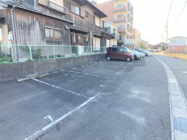 第10タツミビルの駐車場