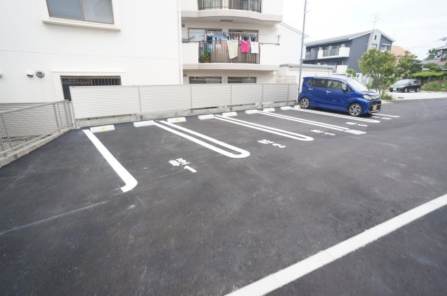 シャーメゾン　プルメリアの駐車場