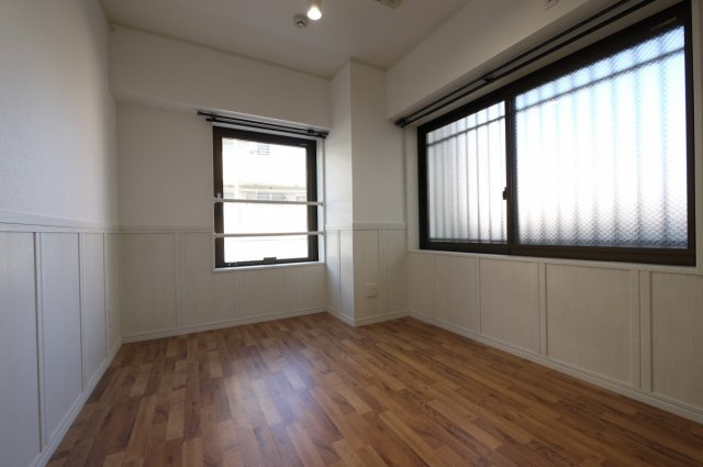 煌楼大久保Ｓｔａ．の寝室|角部屋なので2面採光　明るい室内です