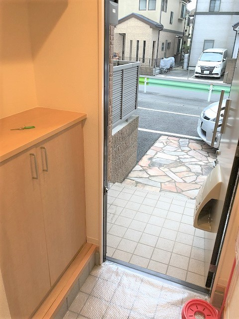 パルレの玄関|写真は同建物の別部屋を参考に掲載しております。