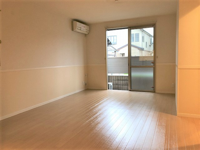 パルレの居間・リビング|写真は同建物の別部屋を参考に掲載しております。
