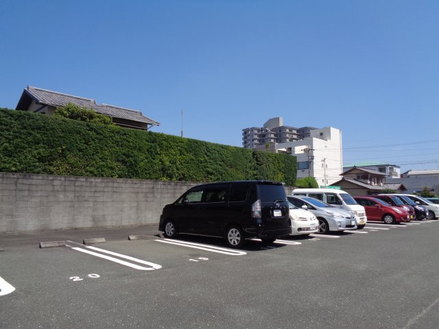 ⑧マルショウモータープールの外観