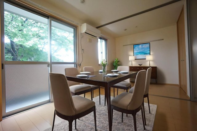 ドミール・ヤマキの居間・リビング