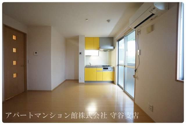 ドミール・ヤマキの居間・リビング