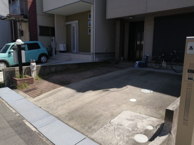 岸和田市下野町1丁目　戸建の駐車場