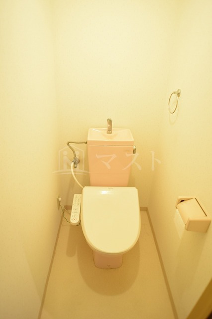 グローリーヨシダのトイレ|同マンション別タイプのトイレです
