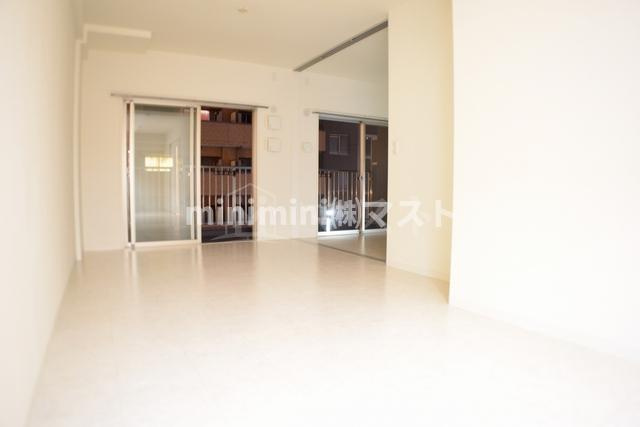 グランディールＮＡＭＢＡの居間・リビング