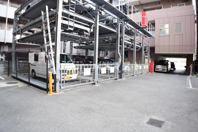 グランディールＮＡＭＢＡの駐車場