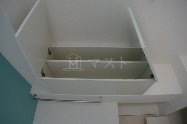 ラシュレエグゼ難波西のその他|上部吊戸棚