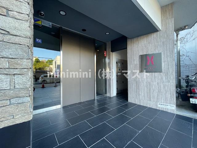 ラシュレエグゼ夕陽丘のエントランス