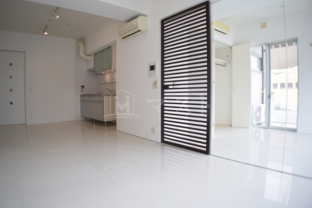 ラ・ドゥセール湊町の居間・リビング