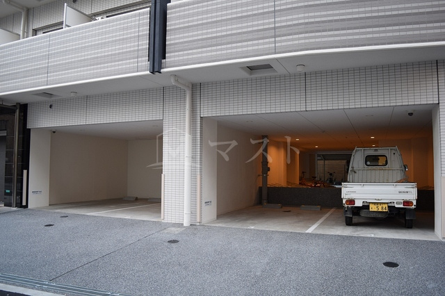 レジュールアッシュ難波ＭＩＮＡＭＩ　Ⅱの駐車場