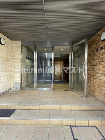 日興桜川ハイツのエントランス