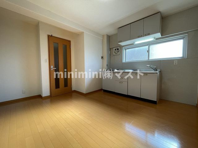 日興桜川ハイツの居間・リビング