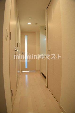 アドバンス難波南シャルムの玄関|高級感のある廊下です。