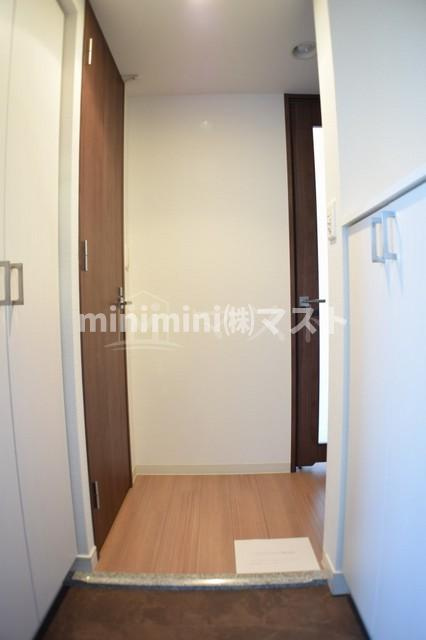 プレサンス難波フィネストの玄関