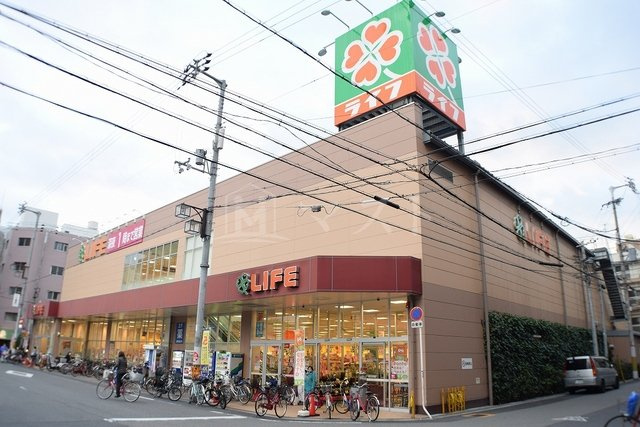 プレサンス難波フィネストの周辺|スーパー「ライフ大国町店」