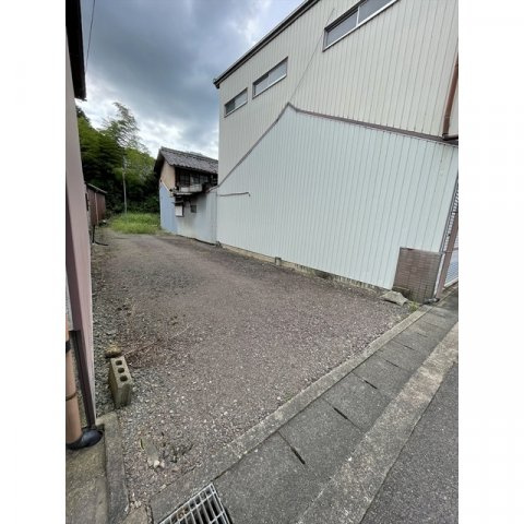 美濃市米屋町の駐車場の外観