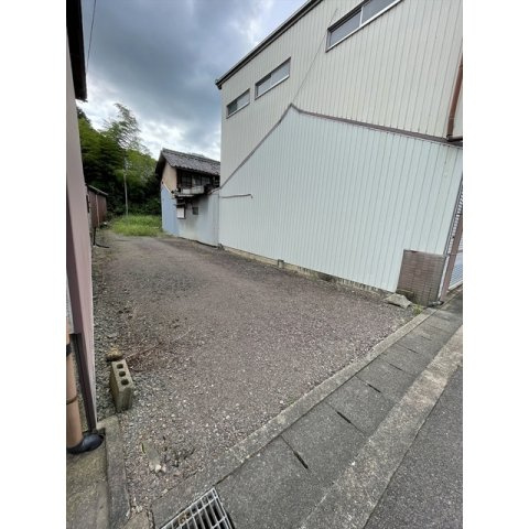 美濃市米屋町の駐車場の外観