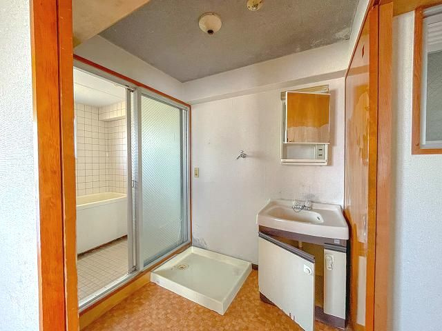 ハイツ大川筋の洗面所|明るい洗面所です