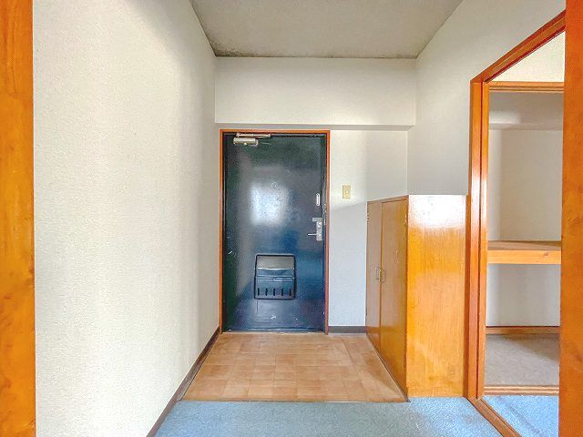 ハイツ大川筋の玄関|収納もある玄関です