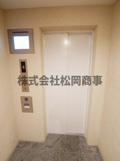 【エントランス】 | エレベーター