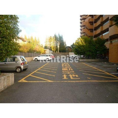 セント・アロマの駐車場