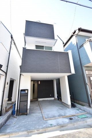 【外観】 | 現地内覧会開催！東中延2丁目の新築戸建　３号棟 | 駅徒歩１分が魅力の３LDK+P！LDKは広々19.9帖、キッチンには可動棚付きのパントリースペース！6帖以上の居室がふた部屋、トイレも2ヶ所配備。延床面積102.65㎡！