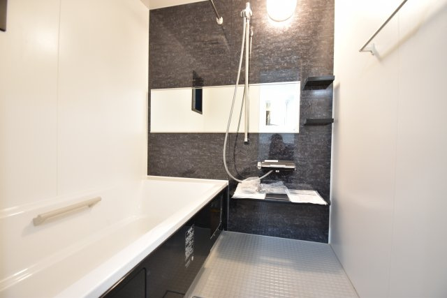 【浴室】 | 現地内覧会開催！東中延2丁目の新築戸建　３号棟 | 駅徒歩１分が魅力の３LDK+P！LDKは広々19.9帖、キッチンには可動棚付きのパントリースペース！6帖以上の居室がふた部屋、トイレも2ヶ所配備。延床面積102.65㎡！