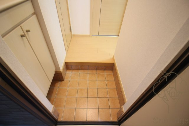 ハイツAntopoの玄関