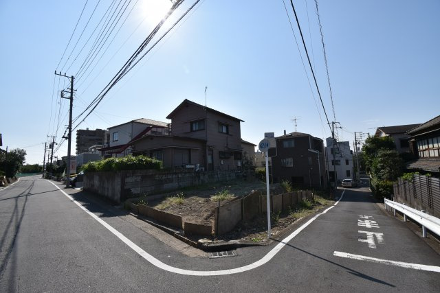 【外観】 | 墨田区立花6丁目　新築戸建 | 解放感ある角地！目の前には緑が広がりスカイツリーも望める４LDK+P！延べ床面積97.2㎡、主寝室は9帖超えです。外壁には18ｍｍのサイディングを採用！