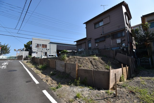 【外観】 | 墨田区立花6丁目　新築戸建 | 解放感ある角地！目の前には緑が広がりスカイツリーも望める４LDK+P！延べ床面積97.2㎡、主寝室は9帖超えです。外壁には18ｍｍのサイディングを採用！