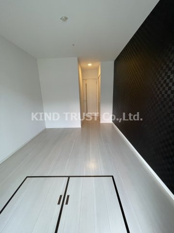 NORTH VILLAGE 伍番館の居間・リビング|こちらのリビングで趣味の時間をお楽しみください