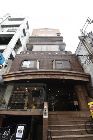 フィメール・アベニュー