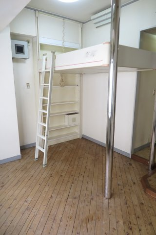 フィメール・アベニューの内装