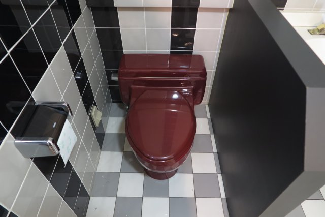 フィメール・アベニューのトイレ