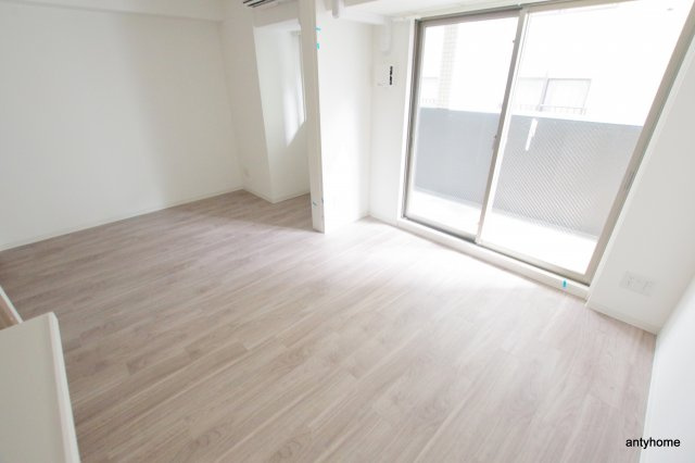 ラドゥセール谷町　仲介手数料無料の居間・リビング