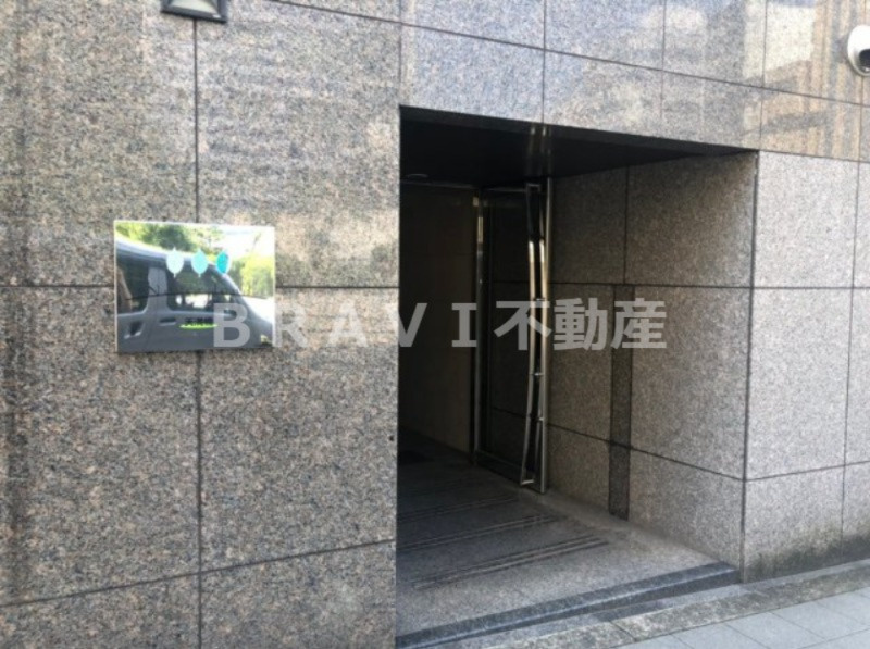天満橋リーフビル・ネバーランド天満橋　BRAVI不動産のエントランス|【ネバーランド天満橋】清潔なエントランスです