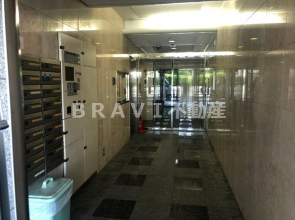 天満橋リーフビル・ネバーランド天満橋　BRAVI不動産のロビー|【ネバーランド天満橋】ゆとりのあるロビーです