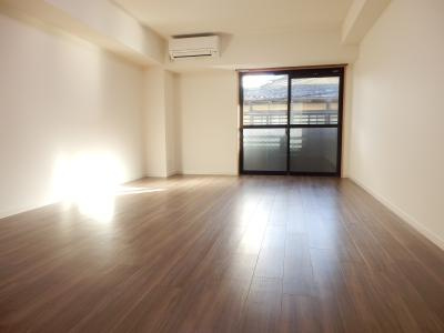 G・F四条烏丸（グランフェニックス四条烏丸）の居間・リビング|洋室