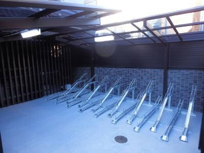 G・F四条烏丸（グランフェニックス四条烏丸）の駐車場|駐輪場