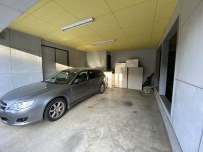 【駐車場】 | 小田原市南町４丁目一戸建て | 並列２台駐車可能なインナーガレージ