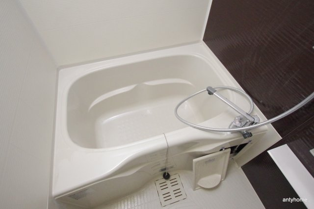 ラドゥセール谷町　仲介手数料無料の浴室