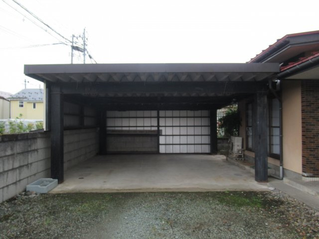 山辺2979-9貸家の駐車場