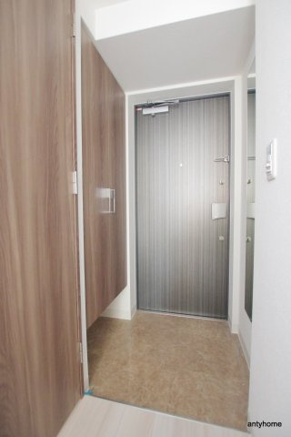 ラドゥセール谷町　仲介手数料無料の玄関
