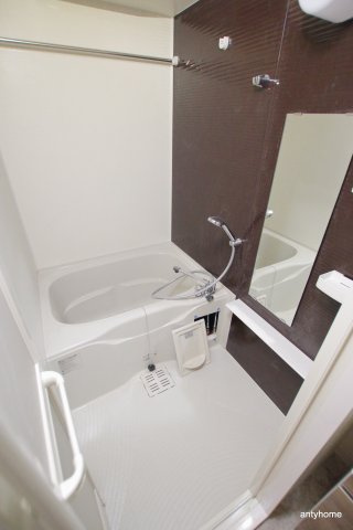 ラドゥセール谷町　仲介手数料無料の浴室