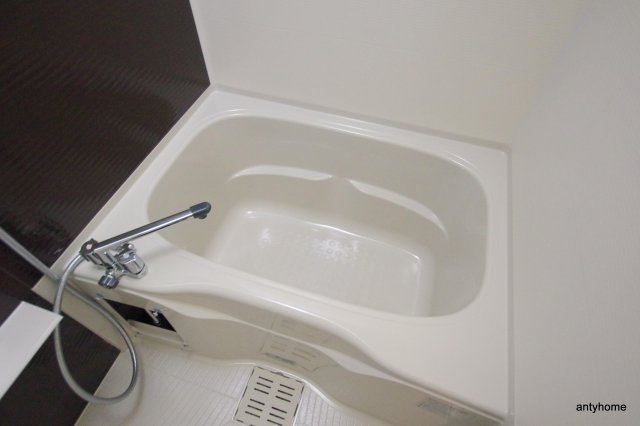 ラドゥセール谷町　仲介手数料無料の浴室