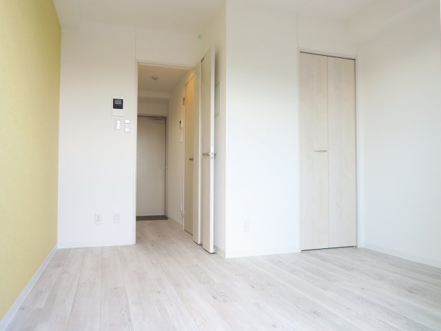 ルミエル本八幡の洋室