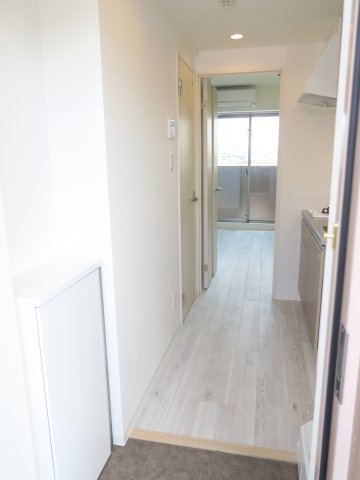 ルミエル本八幡の玄関