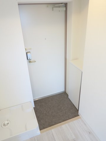 ルミエル本八幡の玄関